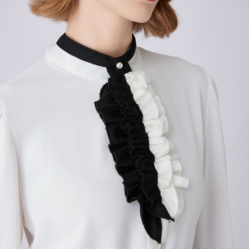 Shirts - Cuello con volantes en blanco y